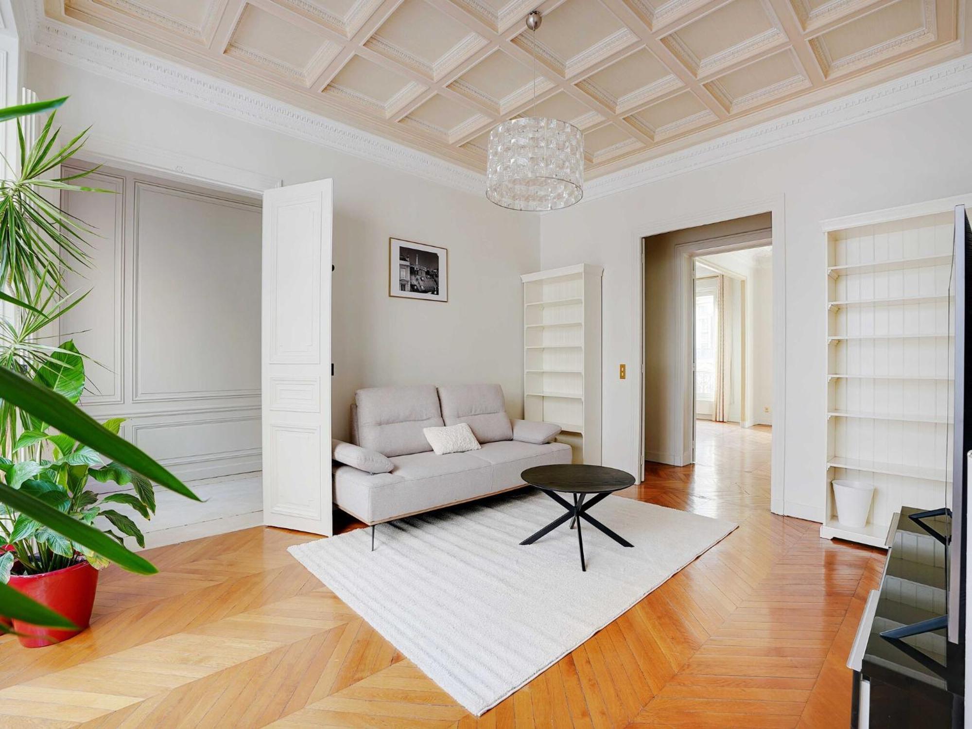 Splendid Spacious Apartment- Mobility Lease * Parijs