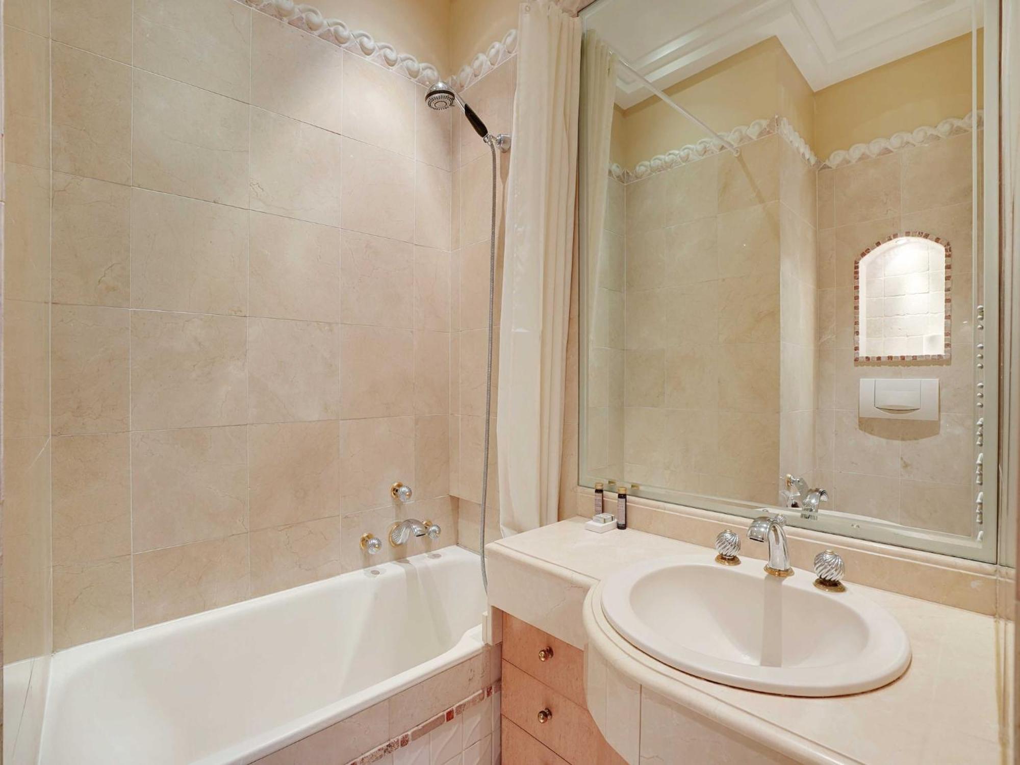 Splendid Spacious Apartment- Mobility Lease Appartement