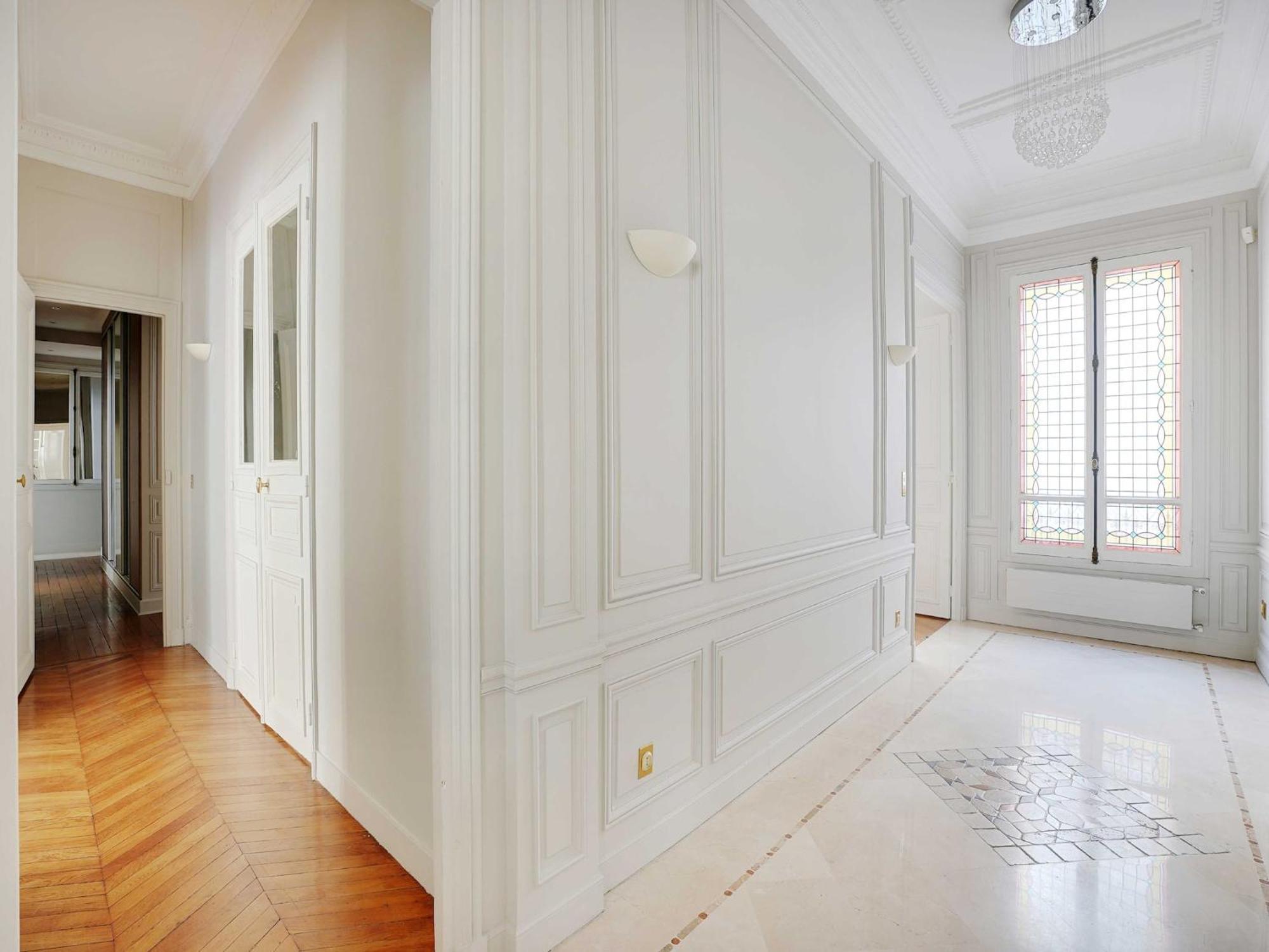 Splendid Spacious Apartment- Mobility Lease * Parijs